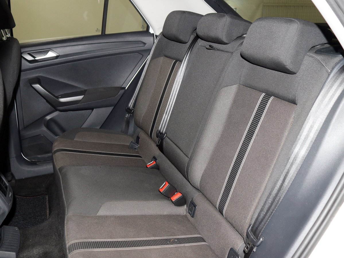 Foto Volkswagen T-Roc 10