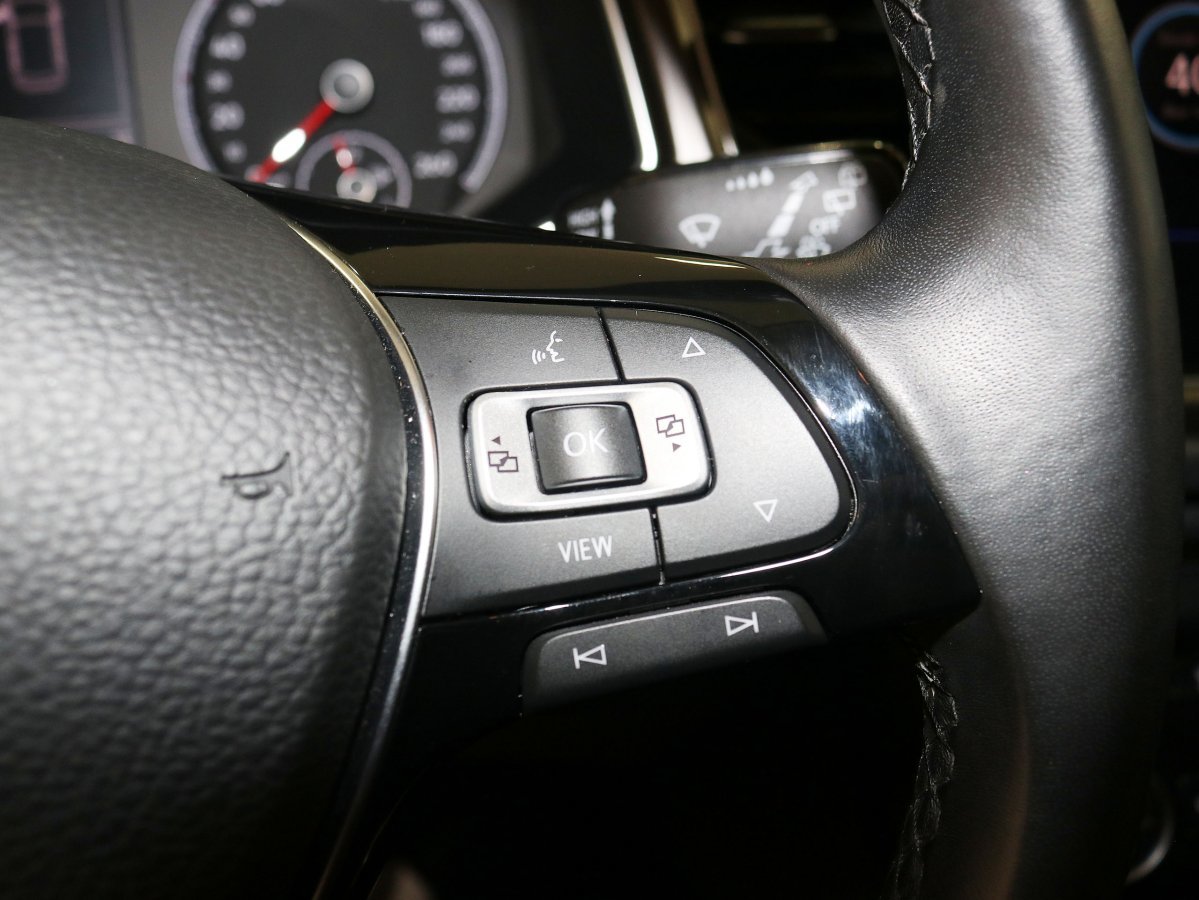 Foto Volkswagen T-Roc 21