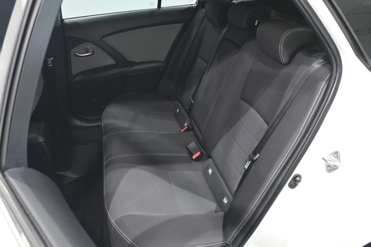 Foto Toyota Avensis 11