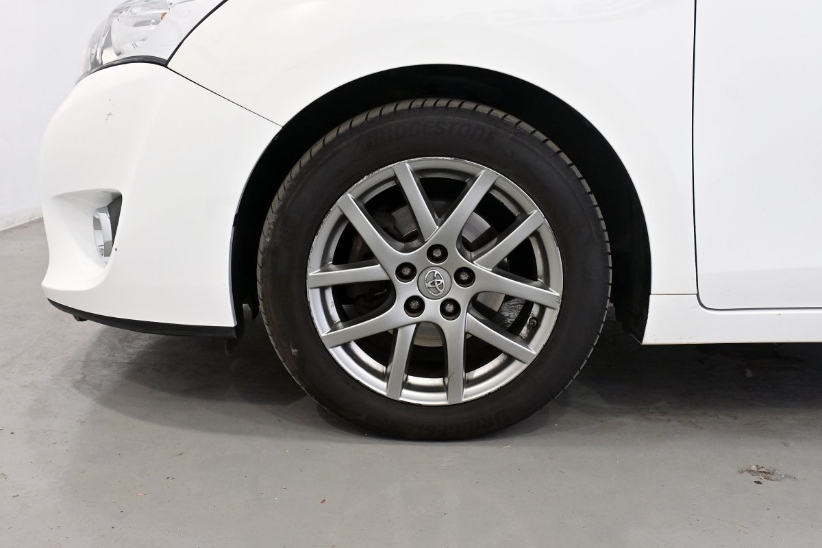 Foto Toyota Corolla Verso 27