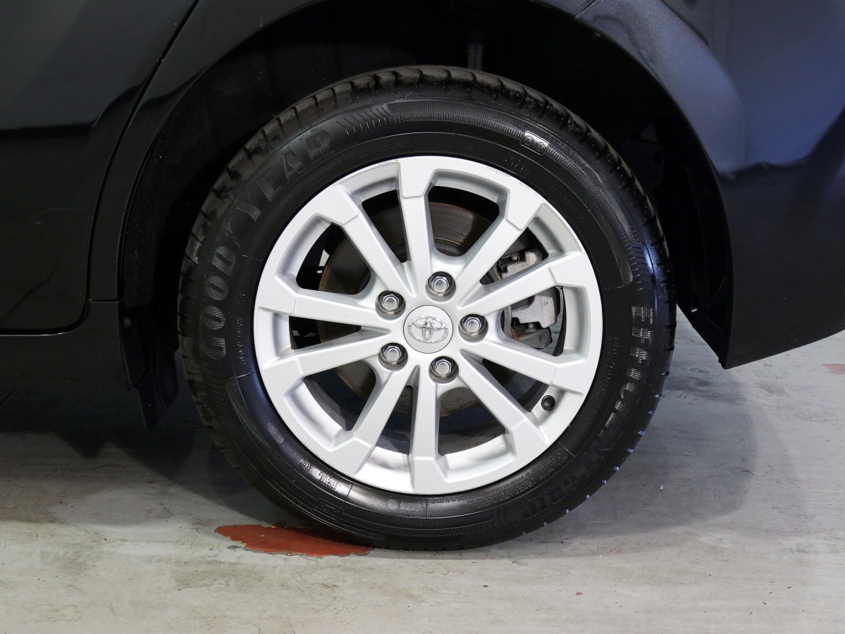 Foto Toyota Corolla Verso 28