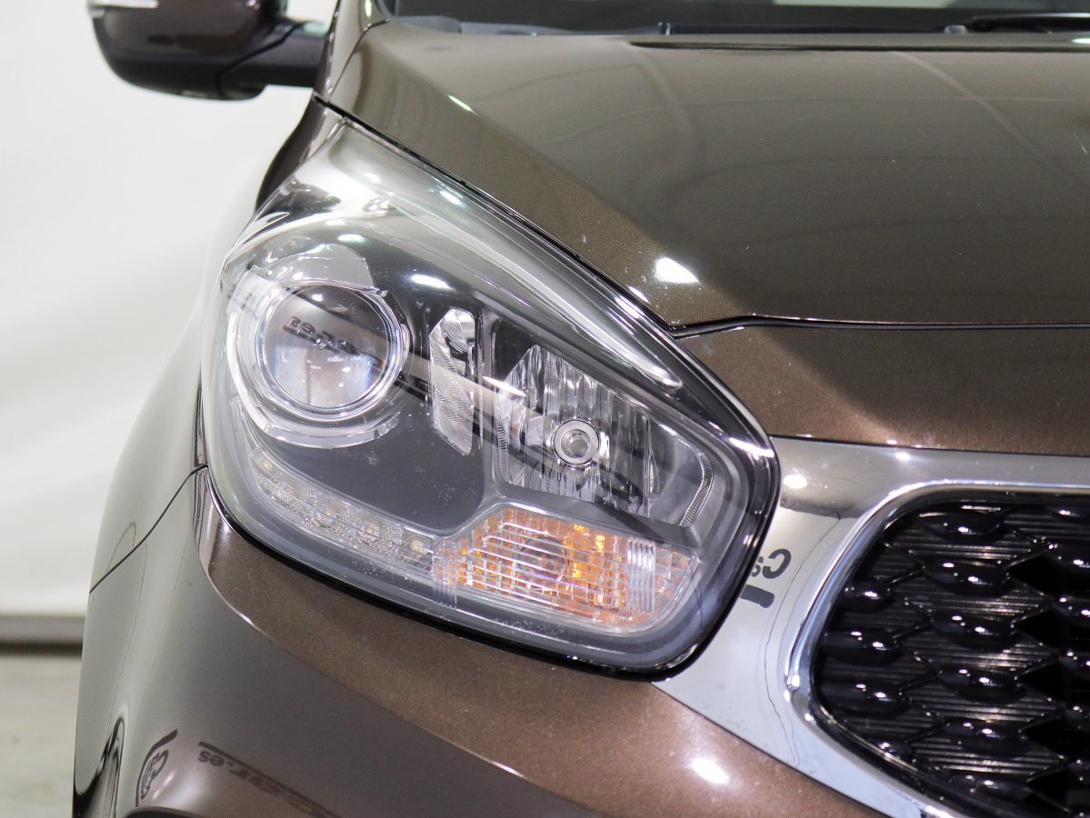 Foto Kia Carens 10
